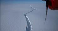 Fotografia da rachadura que se formou antes da quebra do iceberg - Divulgação / Equipe Halley / British Antarctic Survey