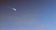 Fotografia mostrando meteoro, cuja luz foi visível mesmo durante o dia - Divulgação