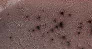 Fotografia mostrando "aranhas" de Marte - Divulgação / NASA