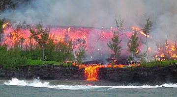 Fotografia de uma erupção anterior do vulcão Piton de la Fournaise - Wikimedia Commons