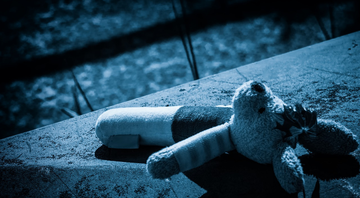 Coelho de pelúcia no chão - Imagem de Portaitor via Pixabay