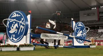 Fotografia do momento em que o cavalo falhou em fazer um dos saltos - Getty Images