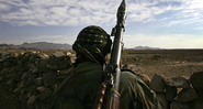Imagem ilustrativa de soldado afegão em guerra contra o Talibã, no ano de 2006 - Getty Images