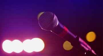 Um microfone - Imagem de Pexels por Pixabay