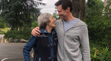 Hugh Jackman e sua mãe - Divulgação/Instagram/@thehughjackman