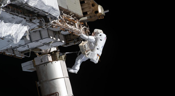 Um astronauta durante caminhada espacial - Divulgação/Nasa