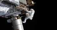 Um astronauta durante caminhada espacial - Divulgação/Nasa