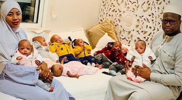 Os pais e seus nove bebês - Divulgação / Daily Mail