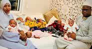 Os pais e seus nove bebês - Divulgação / Daily Mail