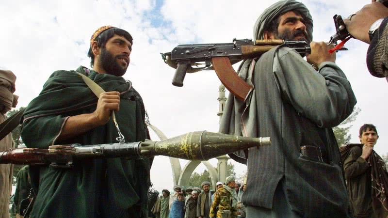 Membros do Talibã armados