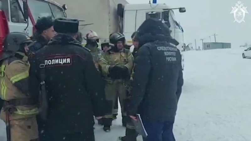 Equipes de resgate durantes as buscas por sobreviventes - Divulgação / vídeo / Youtube / AFP News Agency