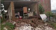 Casas ficaram destruídas após o terremoto - Divulgação / G1