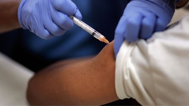 Imagem ilustrativa de vacina - Getty Images