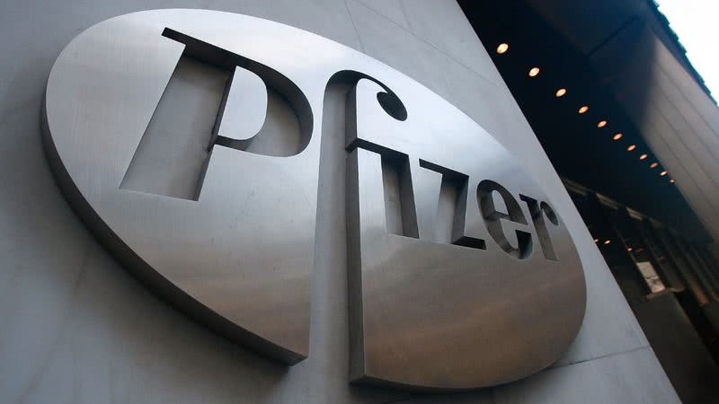 Na imagem, o logo da Pfizer