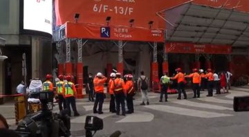 Equipes de resgate no local do incêndio - Divulgação / vídeo / Youtube / EFE Brasil