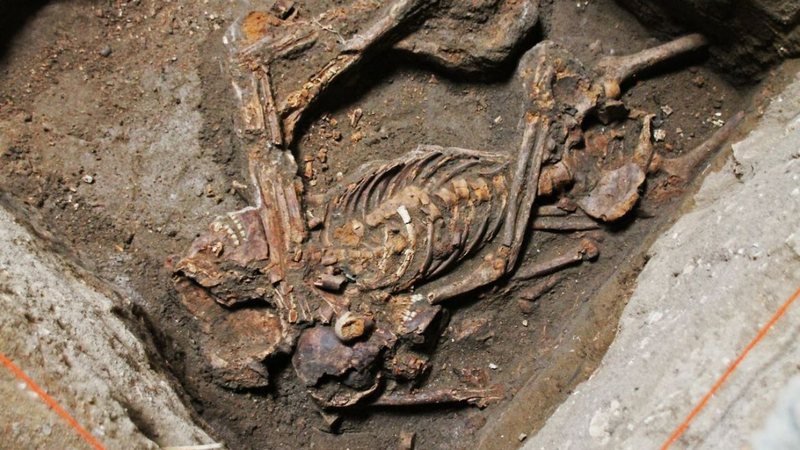 Esqueleto encontrado no sítio arqueológico