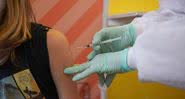 Criança é vacinada na Alemanha - Getty Images