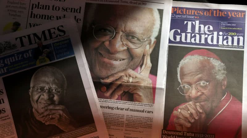 Desmond Tutu nas capas dos principais jornais do Reino Unido