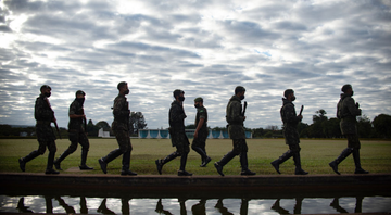 Membros do Exército caminham no Palácio da Alvorada - Getty Images