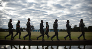 Membros do Exército caminham no Palácio da Alvorada - Getty Images