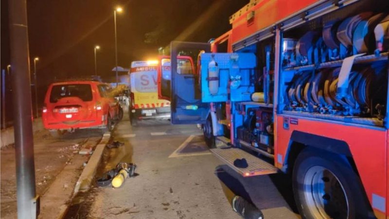 Na imagem, veículo do corpo de Bombeiros no local do incêndio - Divulgação / Twitter / Bombers Consorci VLC