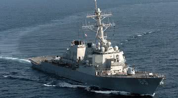 O navio USS Benfold em fotografia de 2005 - Domínio público / Marinha dos Estados Unidos