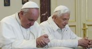 Papa Francisco ao lado de Bento XVI - Divulgação / TV Globo