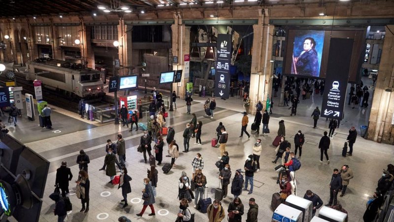 Passageiros na estação Gare du Nord - Getty Images