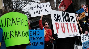 Manifestantes protestam em defesa da Ucrânia - Getty Images