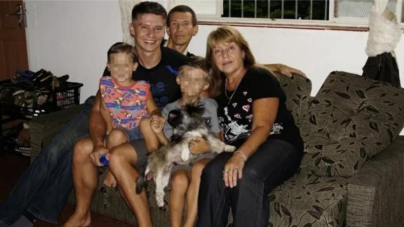 Anton com os pais e os  dois filhos
