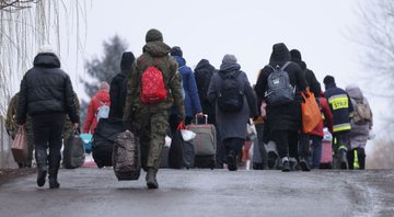 Refugiados ucranianos chagam à Polônia - Getty Images