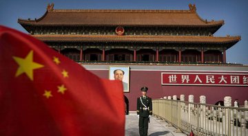 Soldado chinês à frente da Porta de Tiananmen, em Pequim - Getty Images