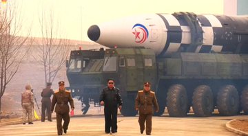 Kim Jong-un em vídeo divulgado nesta sexta, 25 - Divulgação/YouTube/UOL