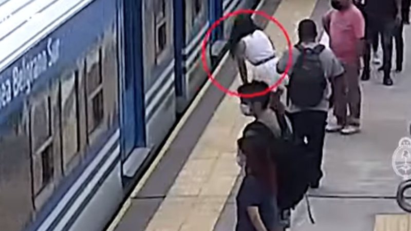 Mulher caiu no trilho do metrô