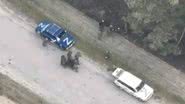Soldados russos correm após drone jogar bomba - Divulgação / Youtube / IstoÉ