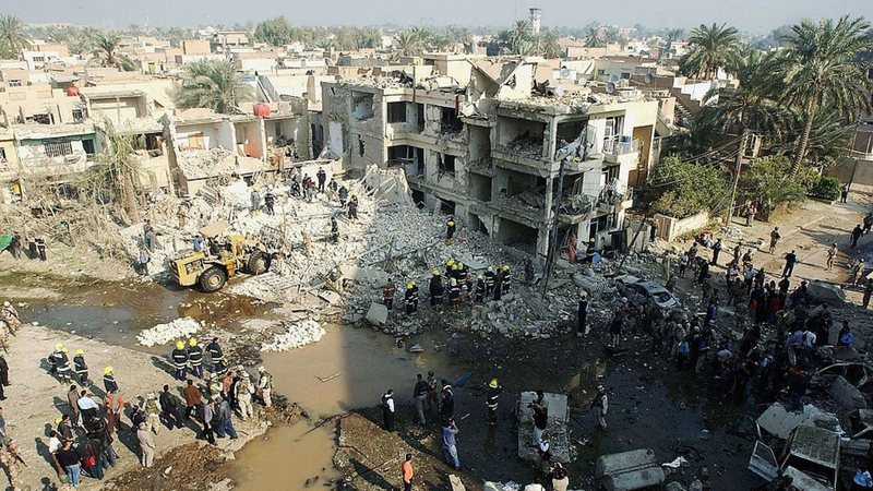 Destruição provocada por ataque suicida no ano de 2005 em Bagdá - Getty Images