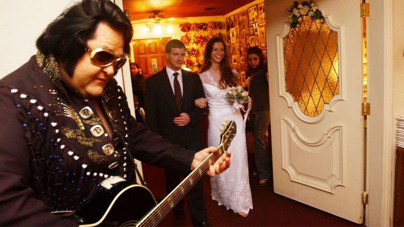 Casamento com participação de cover de Elvis - Getty Images