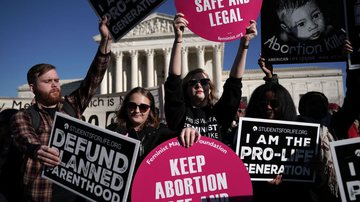 Manifestantes defendem o aborto legal nos EUA - Getty Images