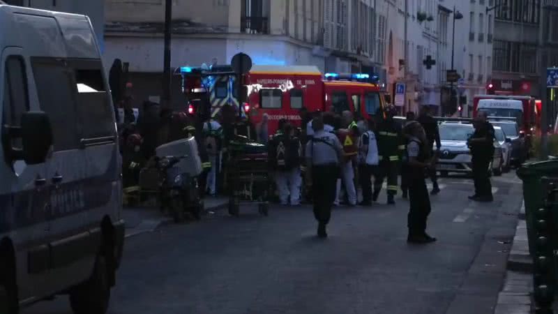 Equipes de resgate no local do tiroteio em Paris, França - Divulgação / YouTube / EVENT2BABI NEWS