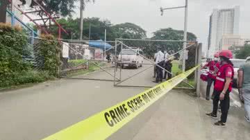 Autoridades filipinas no local onde o crime ocorreu - Divulgação / Youtube / The Star