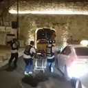 Equipe socorre vítima de atirador em Jerusalém - Divulgação / Youtube / Al Jazeera English