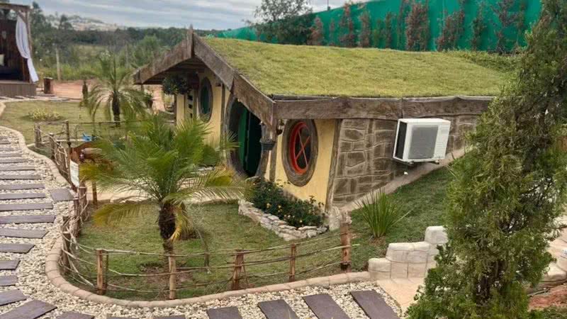 Casal construiu casa inspirada na obra de Tolkien - Divulgação / Recanto Hobbit