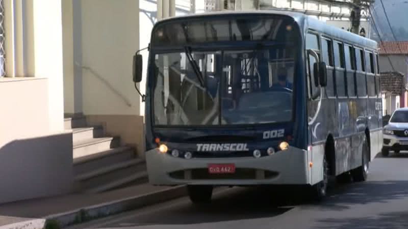 Ônibus passa pelas ruas de Caeté - Divulgação / vídeo / Youtube
