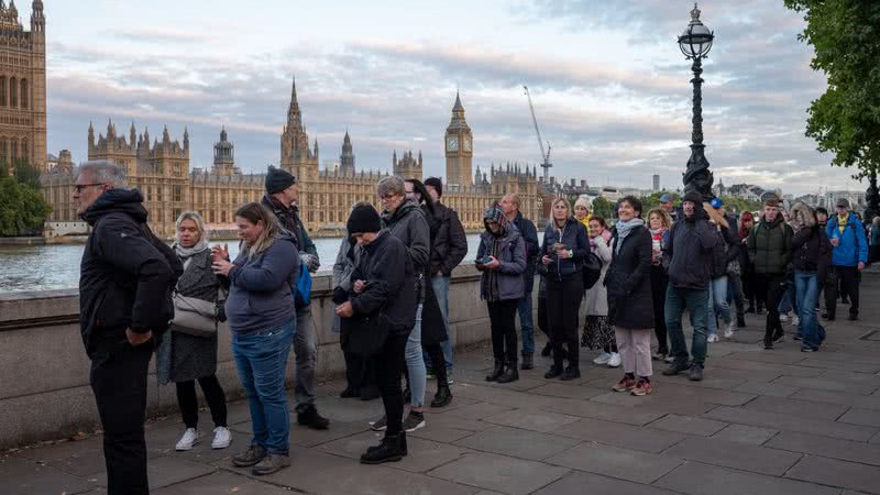 Britânicos em fila para homenagear a rainha em seu funeral, em Londres - Getty Images