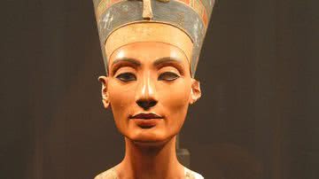 Busto de Nefertiti - Wikimedia Commons / Magnus Manske