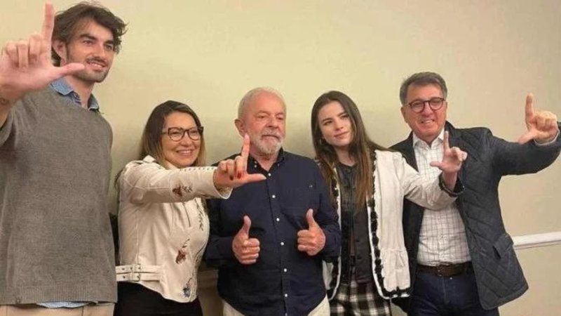 Conor Kennedy (à esquerda) esteve com Lula nesta segunda-feira, 10 - Divulgação / redes sociais