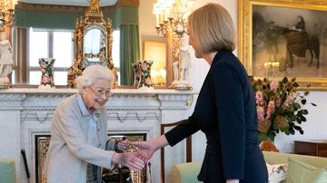 Rainha Elizabeth e Liz Truss durante encontro - Getty Images