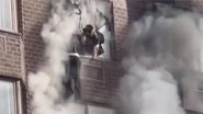 Mulher foi retirada de prédio em chamas - Divulgação / Twitter