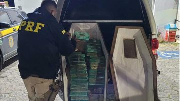 PRF encontrou 50 kg de cocaína em caixão - Divulgação / PRF