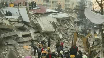 Imagens de construções demolidas pelo tremor - Reprodução/ Youtube